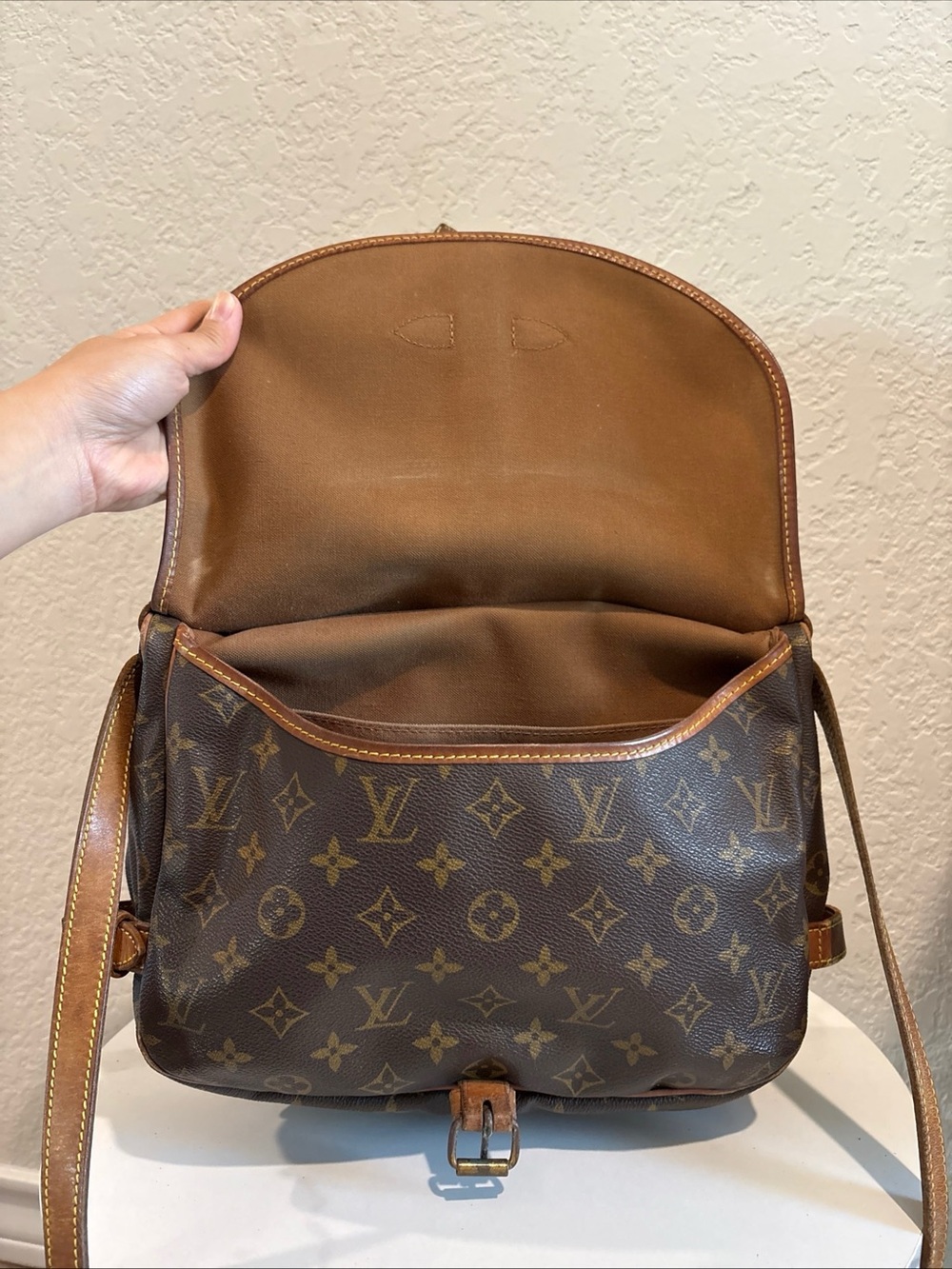 Louis Vuitton Saumur 30 Brown Monogram Crossbody Bag - Picture 3 of 14